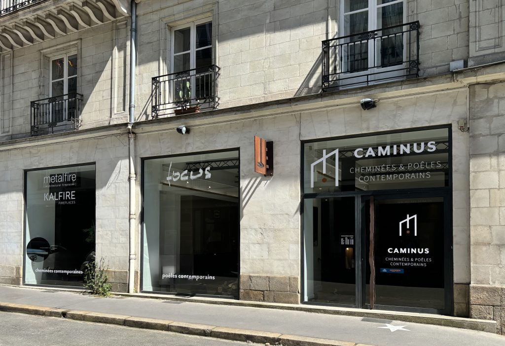 Caminus Nantes, spécialiste des cheminées et poêles contemporains haut de gamme en Loire Atlantique, vente conseil et installation